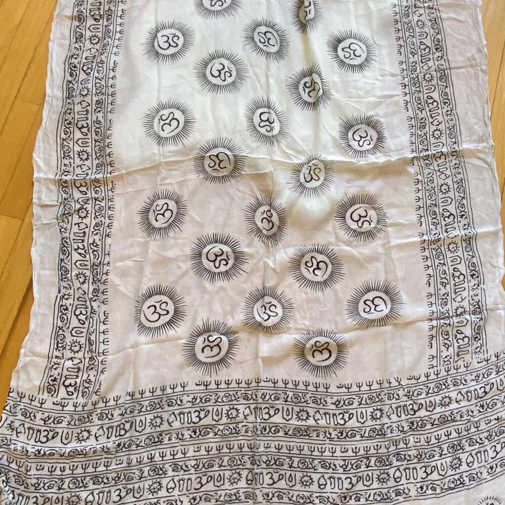 White and Black Om Symbol Scarf - Picture 2 of 4